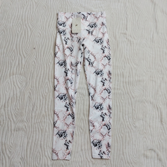 Fabletics high waisted printed ultracool 7/8 - Picture 2 of 11